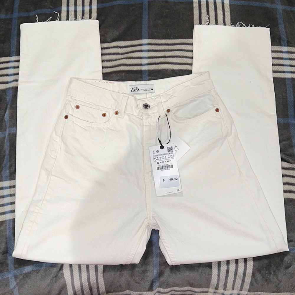 The HW ankle straight white Zara jeans. Brand new with tags size 34 or US 2